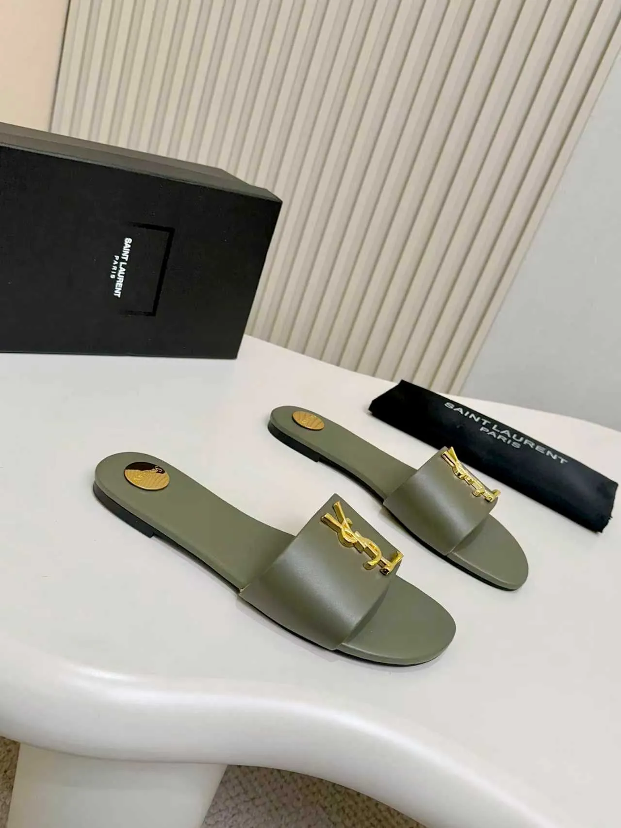 👟👟Ex-factory price 340👟👟 Genuine leather sole +40 YSL new model, upper cowhide leather lining sheepskin, size 35-44, rubber sole, genuine leather sole +40